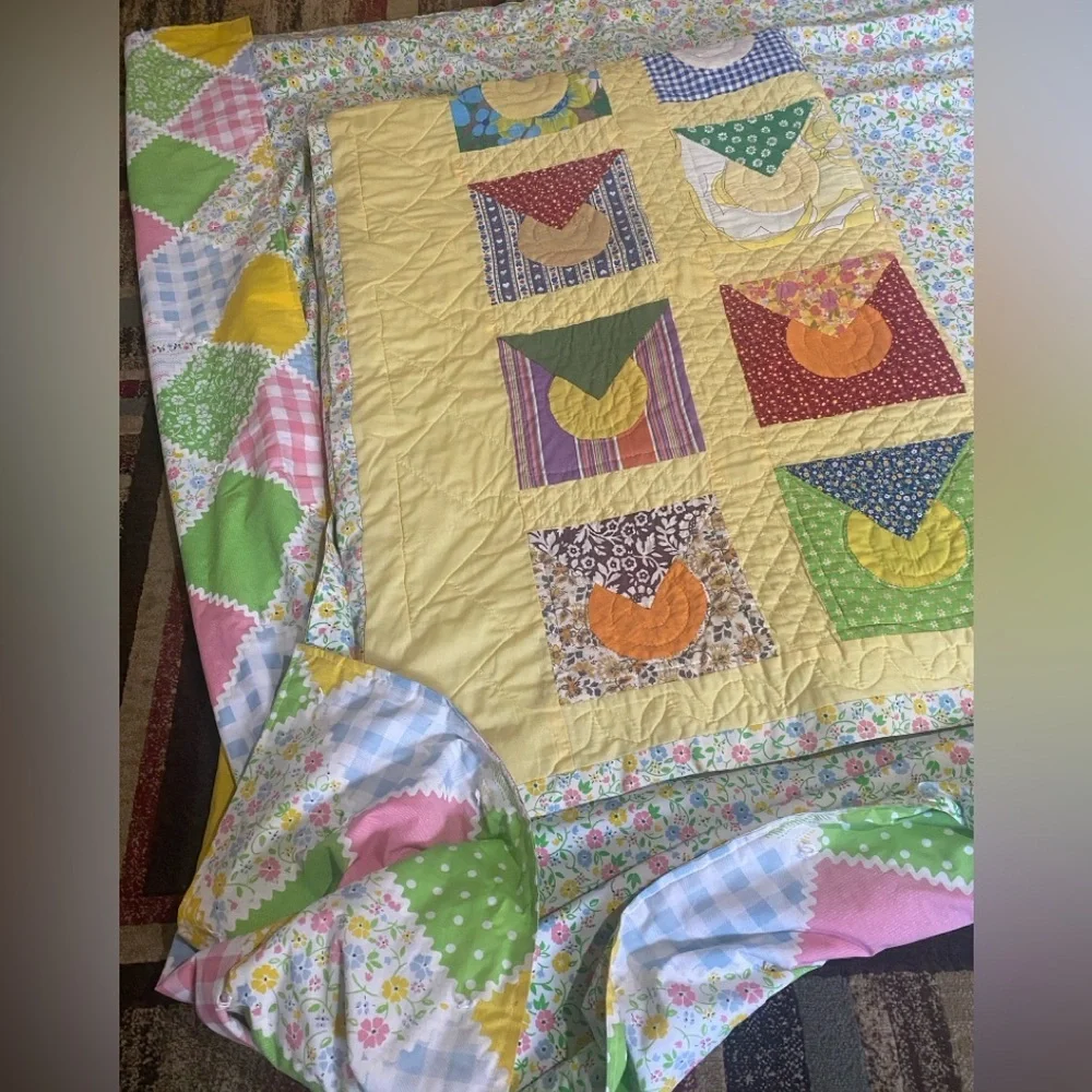 Vintage Handmade Hand-Quilted Sunrise Over The Mountain Quilt & Bedspread